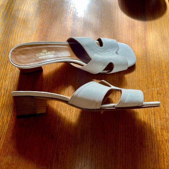 Italian Leather Block Kitten Heels - Picture 4 of 16